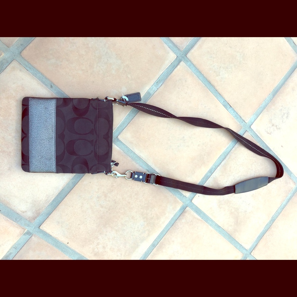Classic Coach Crossbody Purse
